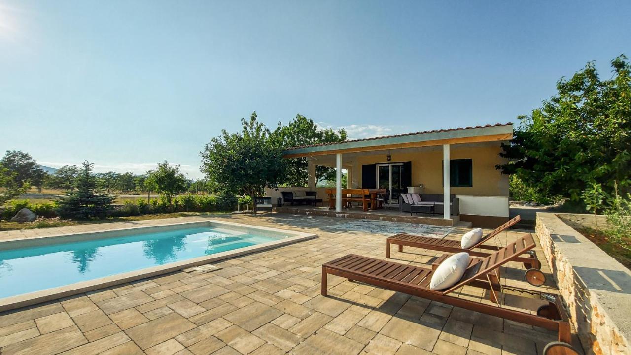 Villa Legacy Krusvar Exterior photo