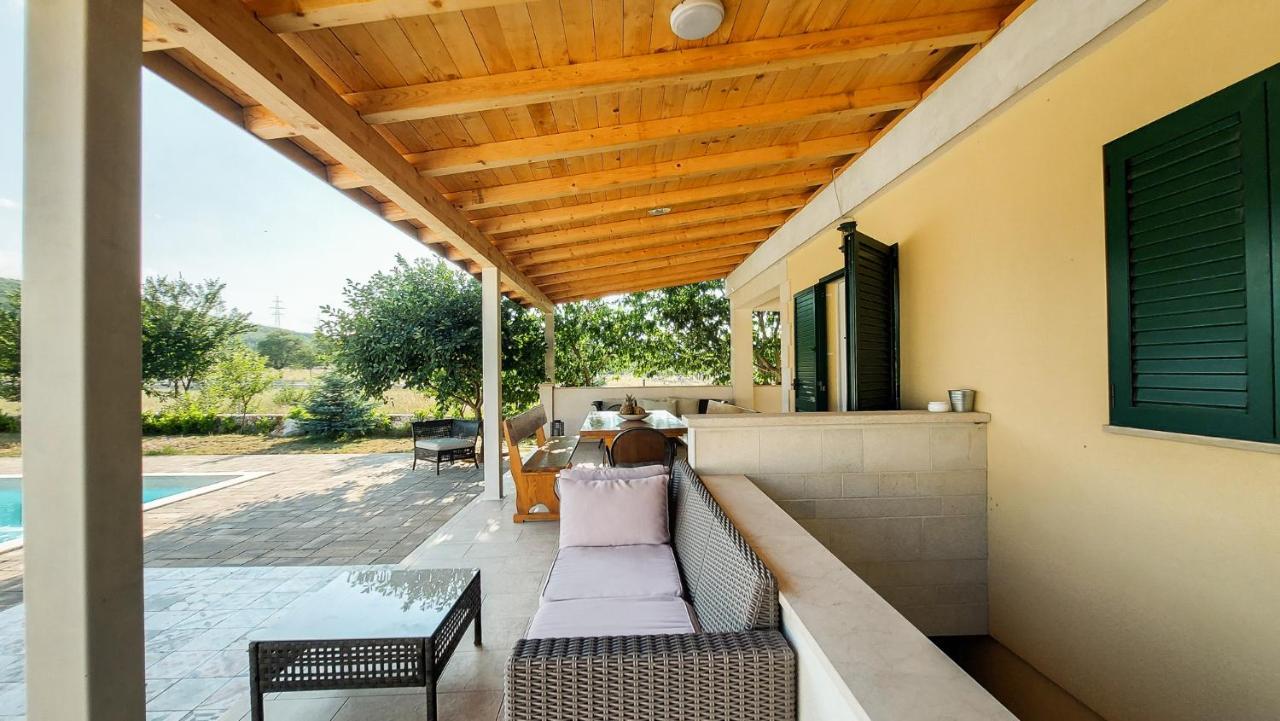 Villa Legacy Krusvar Exterior photo